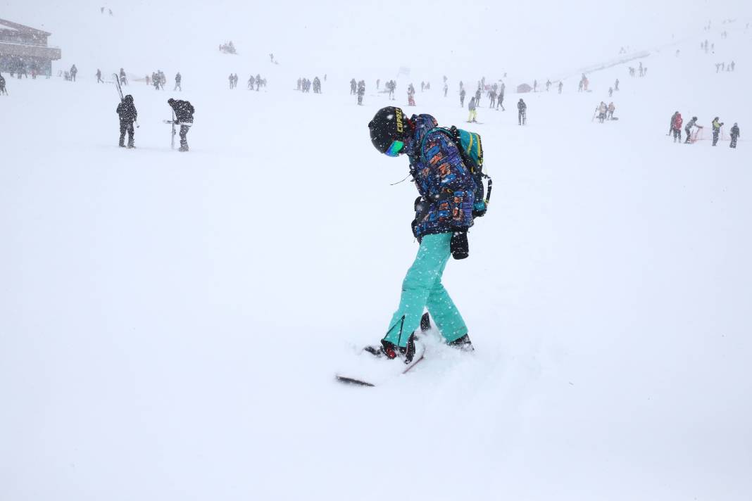 Hakkari'de Kayak Tatili Yoğunluğu: Amerika'dan Hakkariye Kayak Yapma Geldiler 12