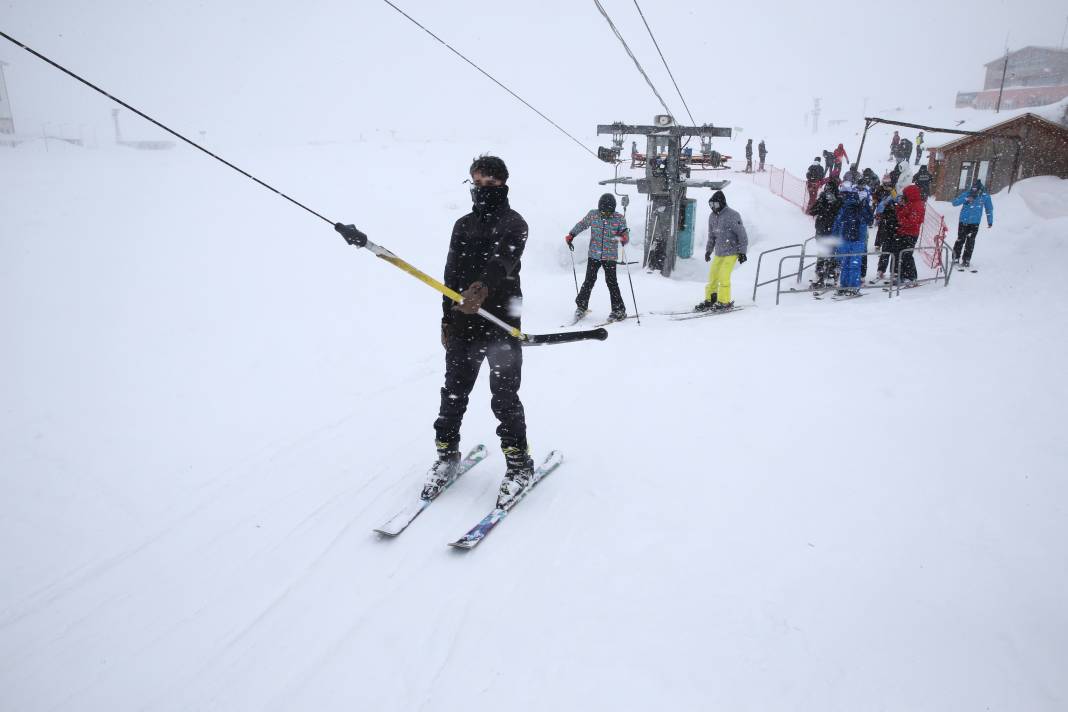 Hakkari'de Kayak Tatili Yoğunluğu: Amerika'dan Hakkariye Kayak Yapma Geldiler 11