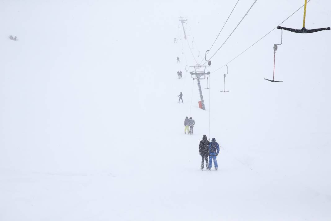 Hakkari'de Kayak Tatili Yoğunluğu: Amerika'dan Hakkariye Kayak Yapma Geldiler 14