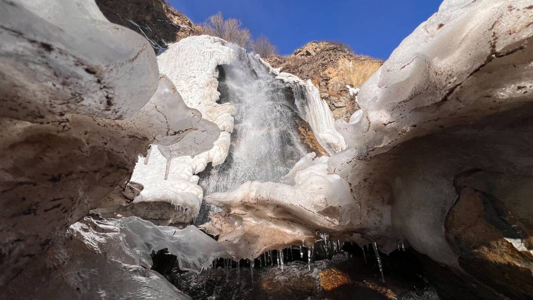 Kars'ta Şelale Buz Tuttu 6