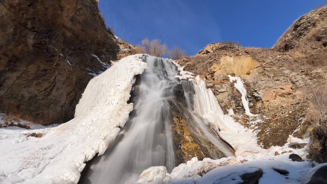 Kars'ta Şelale Buz Tuttu 8