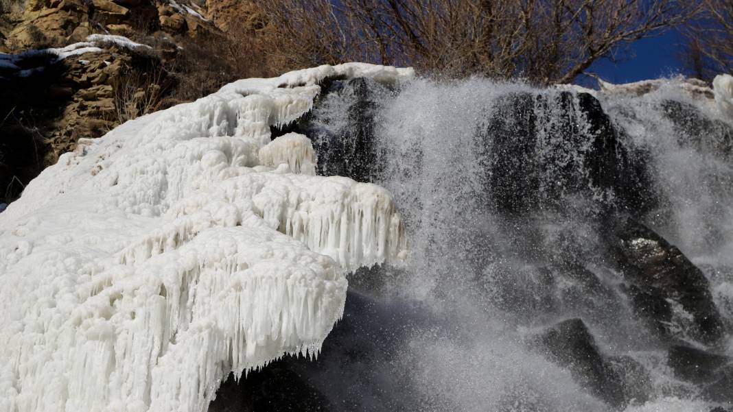 Kars'ta Şelale Buz Tuttu 5