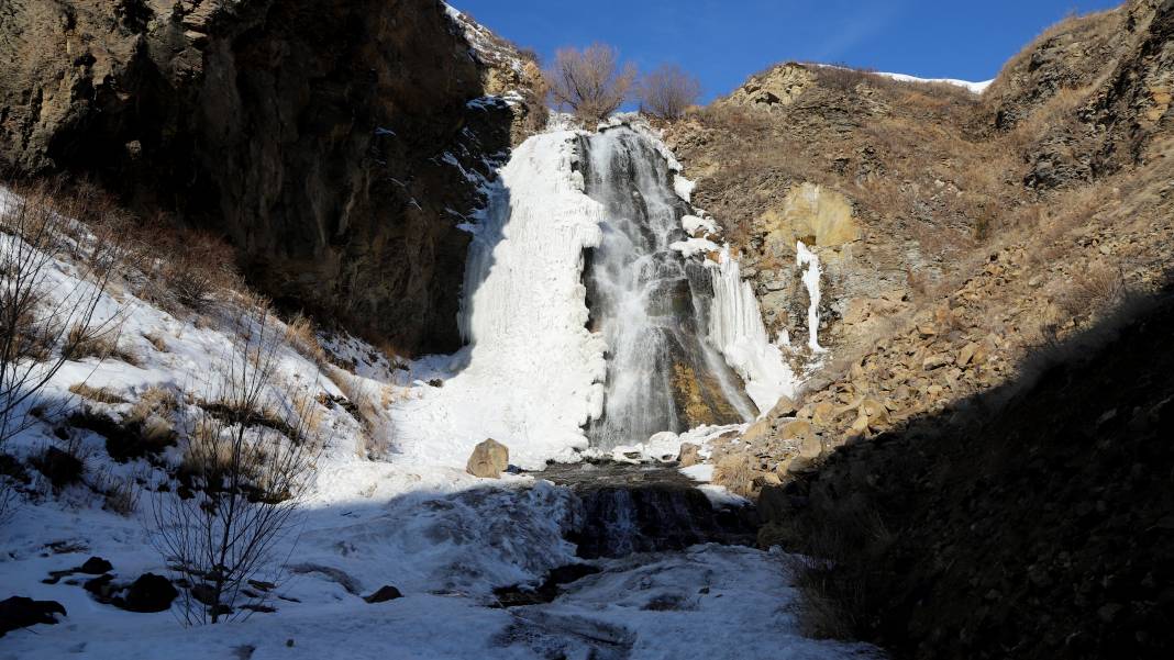 Kars'ta Şelale Buz Tuttu 4