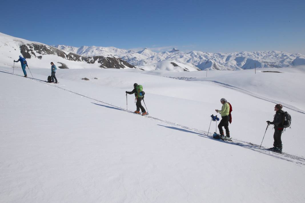 Alman Ve Avusturyalı Kayakçıların Yeni Gözdesi: Hakkari 10