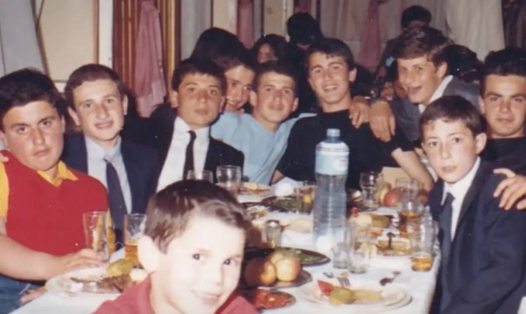 Ekrem İmamoğlu'nun Daha Önce Hiç Görülmeyen Gençlik ve Çocukluk Fotoğrafları Ortaya Çıktı! 12