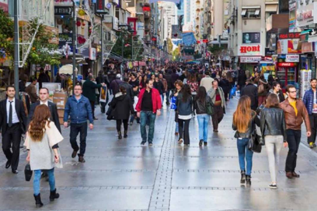 Anketten Çıkan Çarpıcı Sonuç: Türkler En Çok Bundan Endişeli! Nüfusun Yarısı Aynı Kaygıyı Paylaşıyor 4