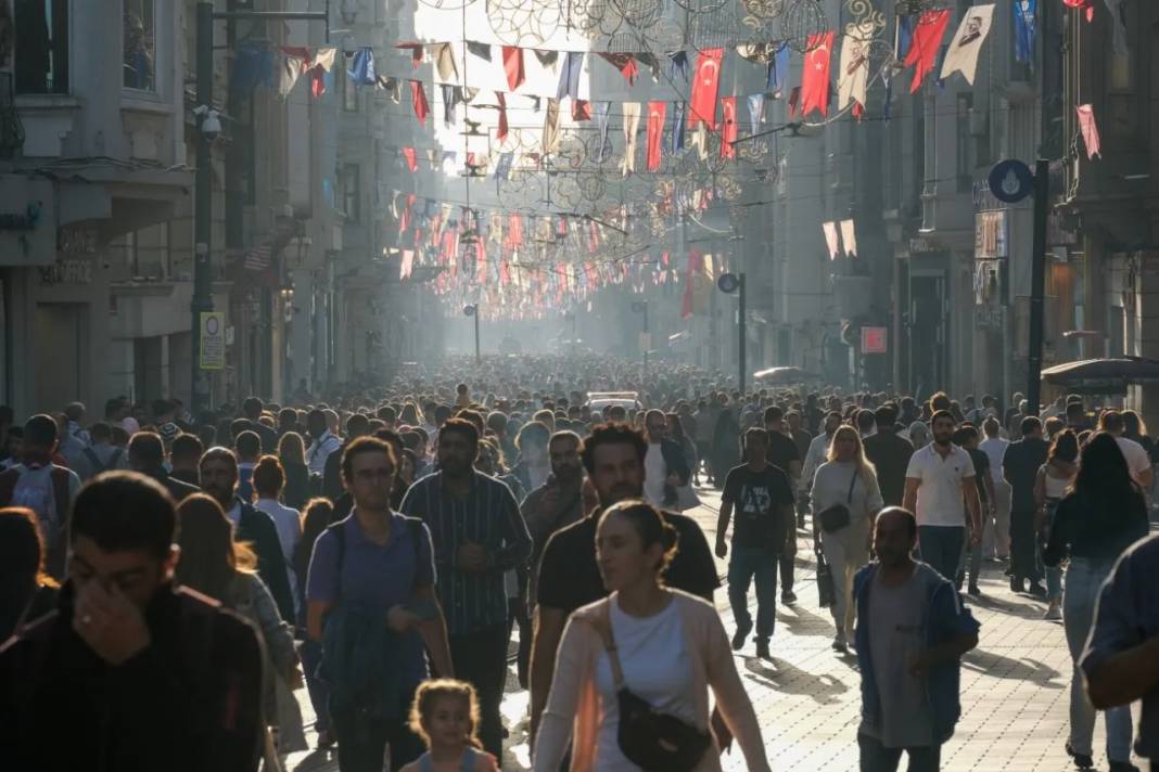 Anketten Çıkan Çarpıcı Sonuç: Türkler En Çok Bundan Endişeli! Nüfusun Yarısı Aynı Kaygıyı Paylaşıyor 7