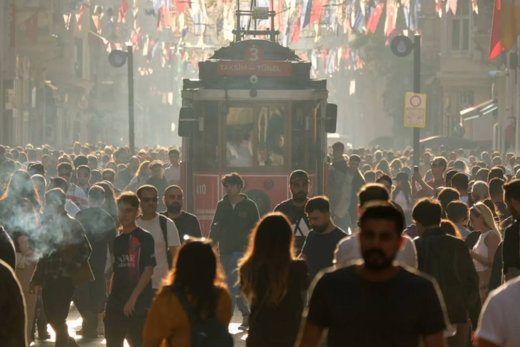 Anketten Çıkan Çarpıcı Sonuç: Türkler En Çok Bundan Endişeli! Nüfusun Yarısı Aynı Kaygıyı Paylaşıyor 8