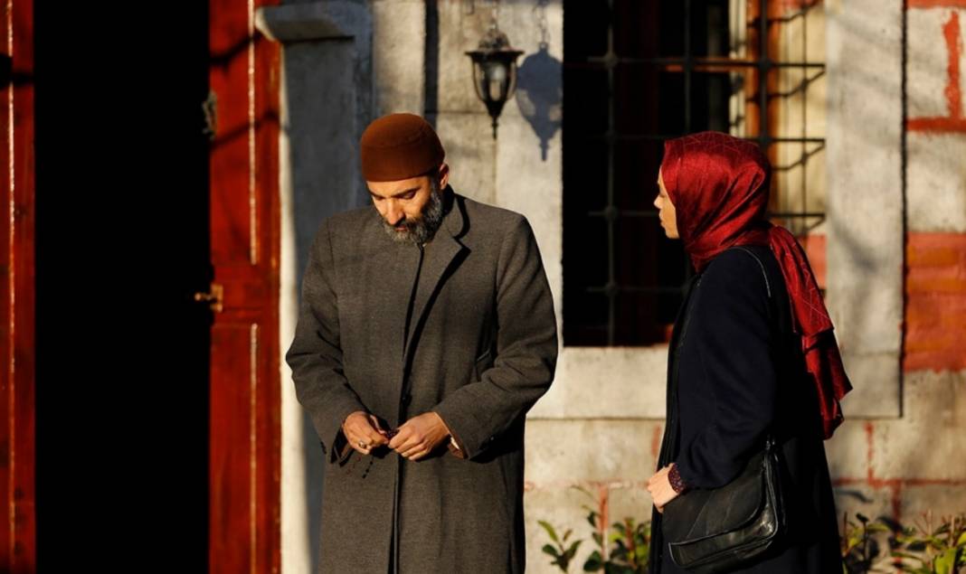 Kızıl Goncalar'ın Naim Efendisi'nin Gizemli Geçmişi: Sürpriz Eski Eşi Ortaya Çıktı! Herkesi Şaşırttı 7