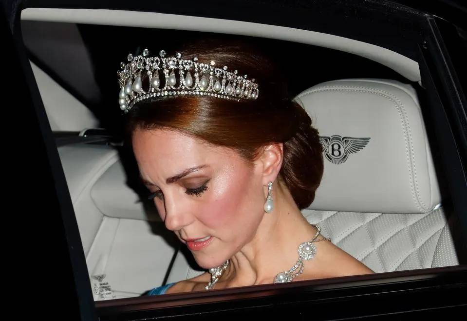 Kate Middleton Öldü Mü? İngiliz Kraliyet Ailesinden Gelecek Açıklamayı Beklerken Gelişen Teoriler Zinciri! 14
