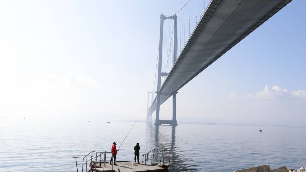 Osmangazi Köprüsü'nün Altı Olta Balıkçılarının Uğrak Yeri Oldu 10