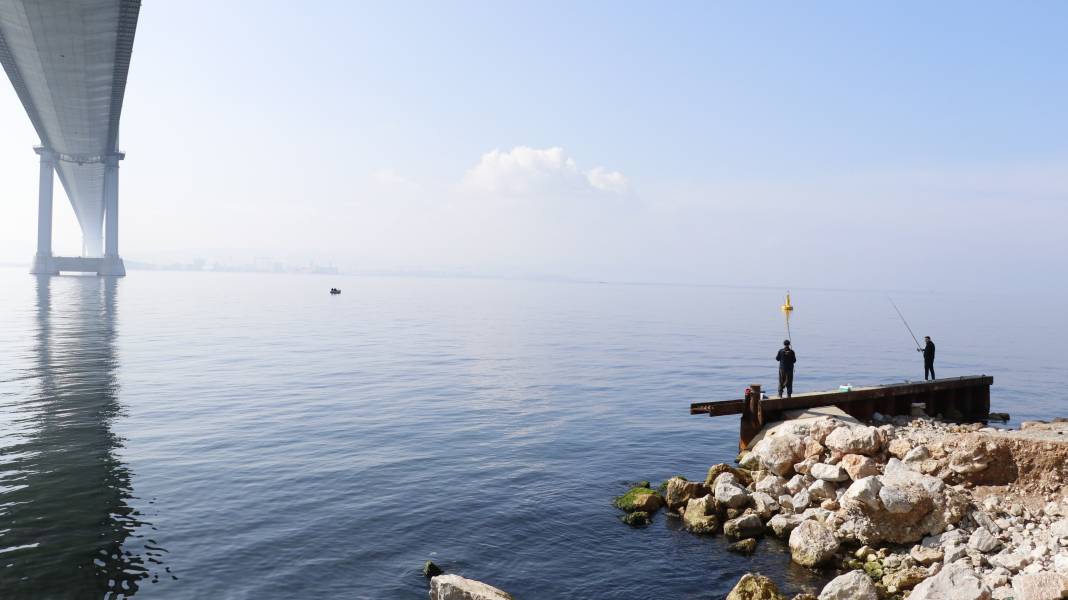 Osmangazi Köprüsü'nün Altı Olta Balıkçılarının Uğrak Yeri Oldu 7