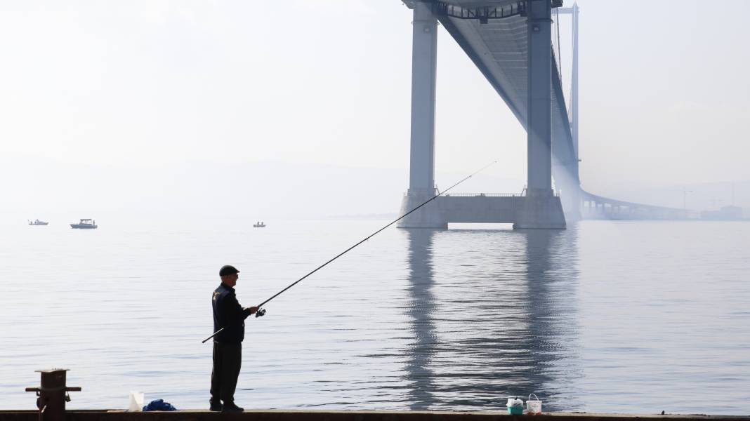 Osmangazi Köprüsü'nün Altı Olta Balıkçılarının Uğrak Yeri Oldu 9