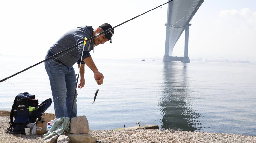 Osmangazi Köprüsü'nün Altı Olta Balıkçılarının Uğrak Yeri Oldu 4