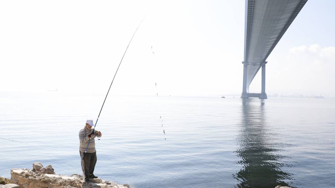 Osmangazi Köprüsü'nün Altı Olta Balıkçılarının Uğrak Yeri Oldu 1
