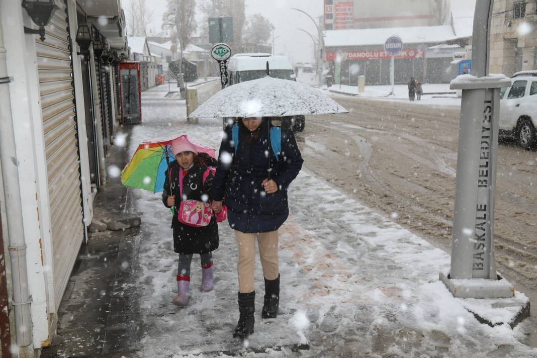 Kar ve Tipi: Erzurum ve Kars'ta 341 Yerleşim Yerine Ulaşım Sağlanamıyor! 21