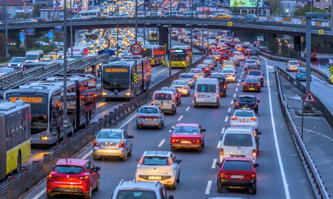 Milyonlarca Araç Sahibi Dikkat! Trafikte Bunu Yapan Sürücüler Yandı '27 bin 235 TL Birden Ceza Kesilecek' 3