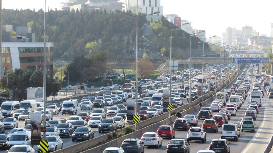 Milyonlarca Araç Sahibi Dikkat! Trafikte Bunu Yapan Sürücüler Yandı '27 bin 235 TL Birden Ceza Kesilecek' 2