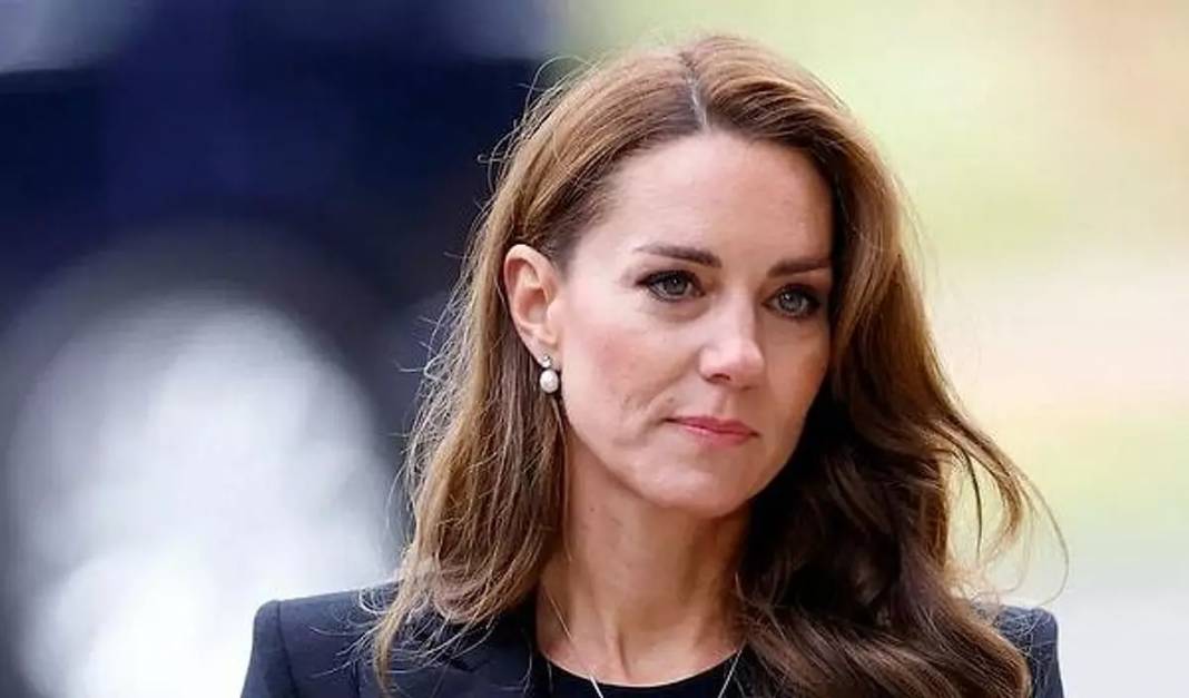 Kate Middleton Öldü Mü? İngiliz Kraliyet Ailesinden Gelecek Açıklamayı Beklerken Gelişen Teoriler Zinciri! 11
