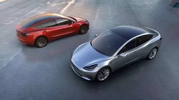 Milyarder CEO, Tesla'da Ölmüştü! Araç Suya Battıysa Nasıl Kurtulursunuz? 9