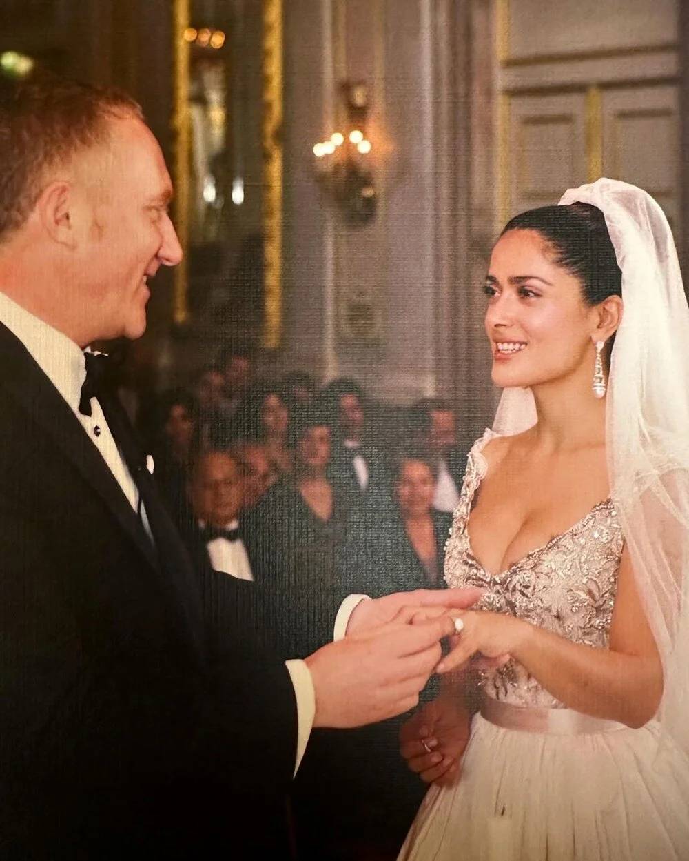 Salma Hayek Aşka Geldi! Hiç Görülmemiş Fotoğraflarını Paylaştı 3