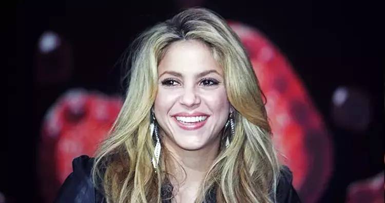 Şarkıcı Shakira Gönlünü Kendisinden 16 Yaş Küçük Şarkıcıya Kaptırdı 4