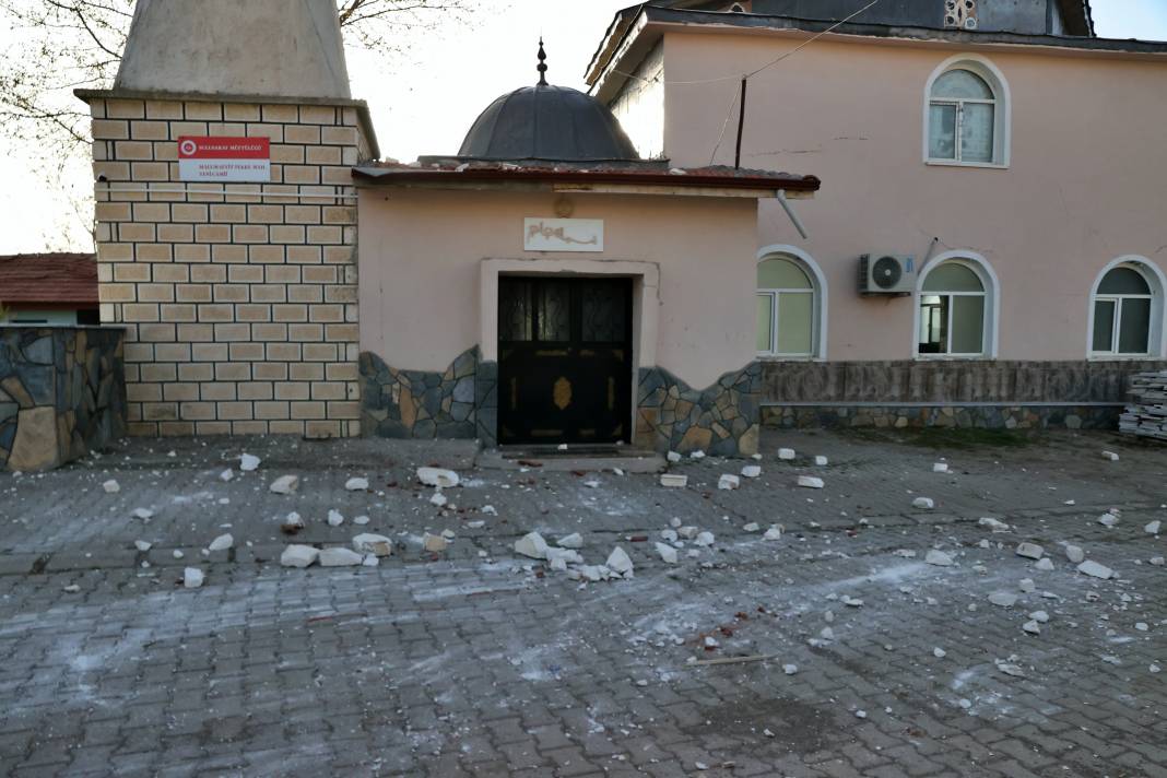 Tokat Sulusaray Depremi: Camiler ve Geleneksel Kerpiç Yapılar Hasar Aldı! 4