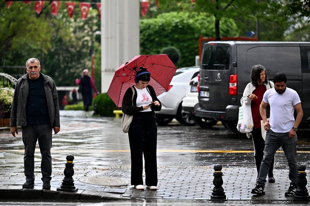 Mayıs'a İki Gün Kala Başkent Beyaza Büründü! 12