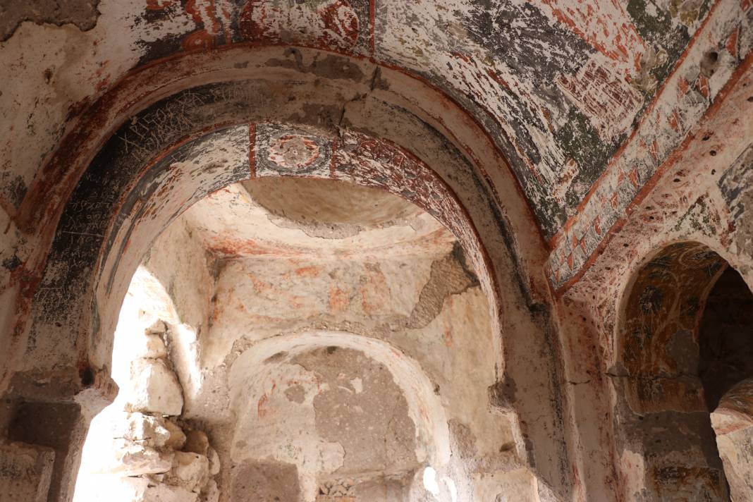 Kapadokya'nın giriş kapısı olarak bilinen vadideki tarihi kilisenin hali içler acısı! Bu hale getirmişler 10