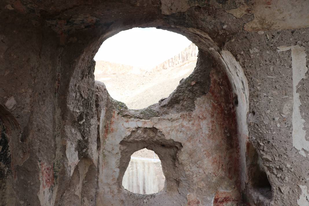 Kapadokya'nın giriş kapısı olarak bilinen vadideki tarihi kilisenin hali içler acısı! Bu hale getirmişler 7