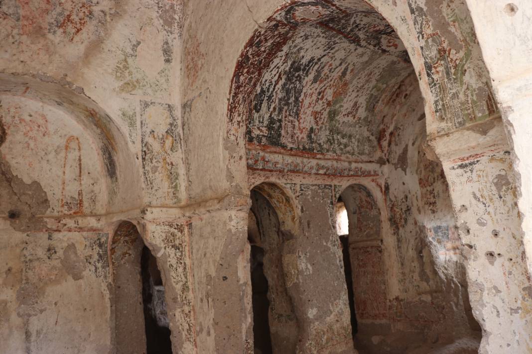 Kapadokya'nın giriş kapısı olarak bilinen vadideki tarihi kilisenin hali içler acısı! Bu hale getirmişler 26