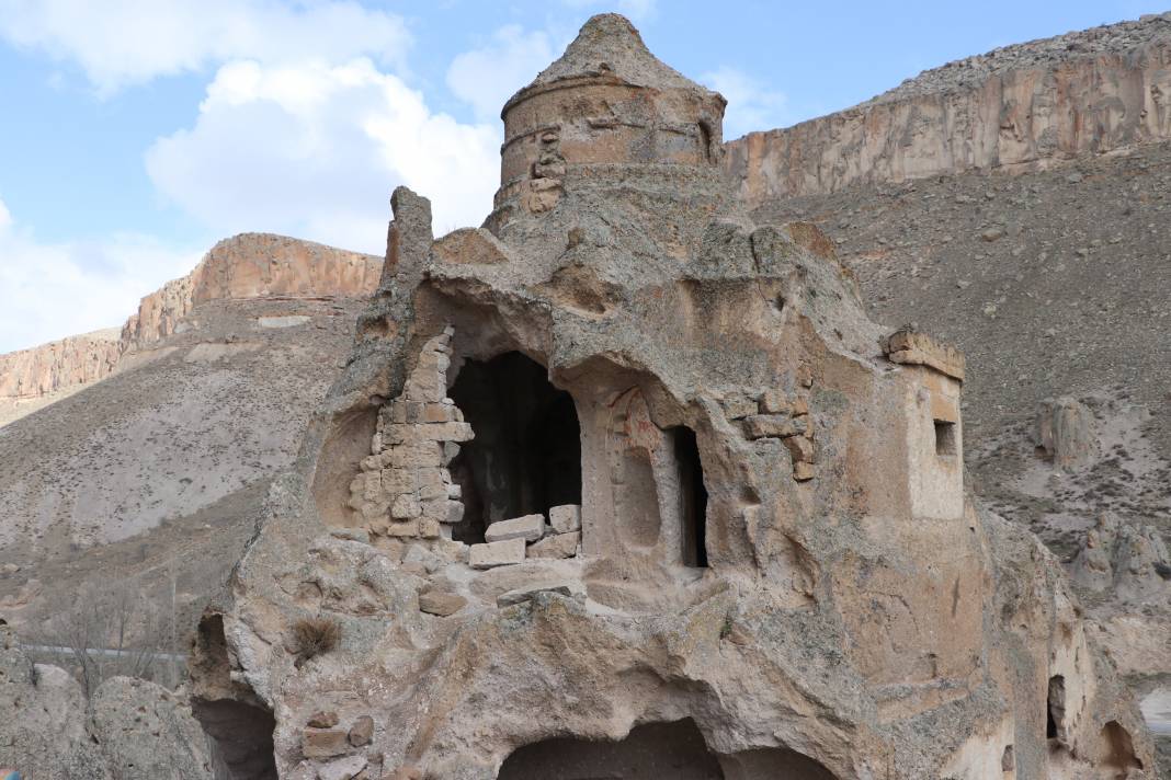 Kapadokya'nın giriş kapısı olarak bilinen vadideki tarihi kilisenin hali içler acısı! Bu hale getirmişler 20