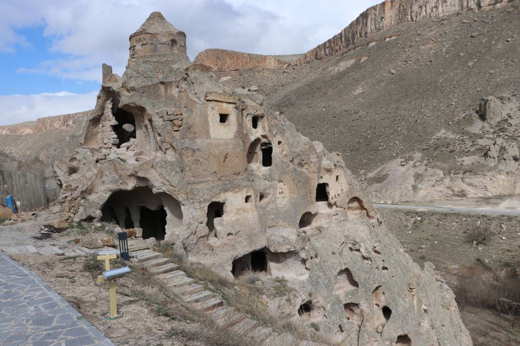 Kapadokya'nın giriş kapısı olarak bilinen vadideki tarihi kilisenin hali içler acısı! Bu hale getirmişler 1