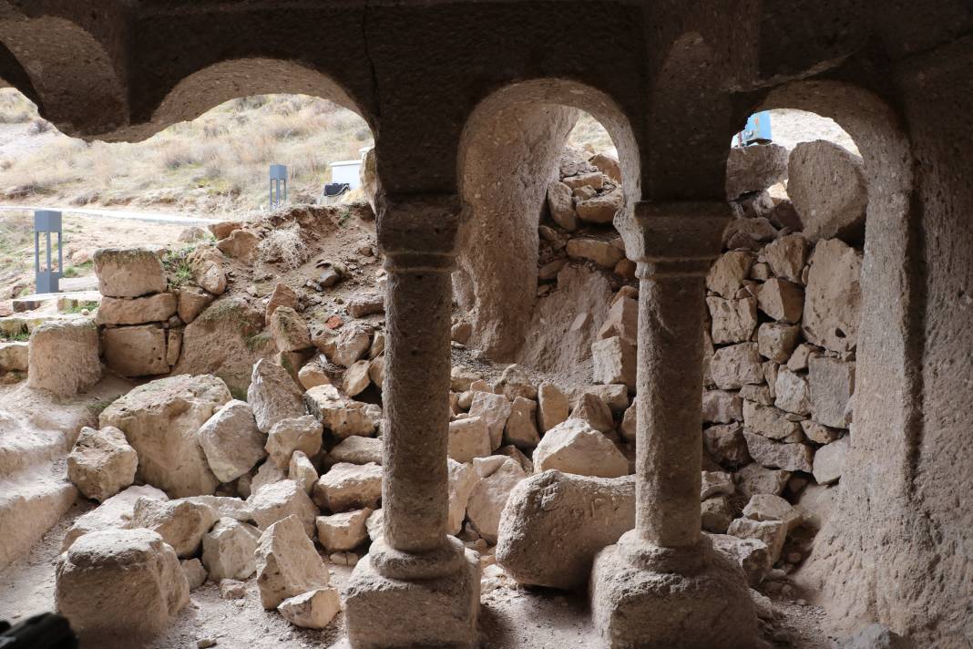 Kapadokya'nın giriş kapısı olarak bilinen vadideki tarihi kilisenin hali içler acısı! Bu hale getirmişler 2