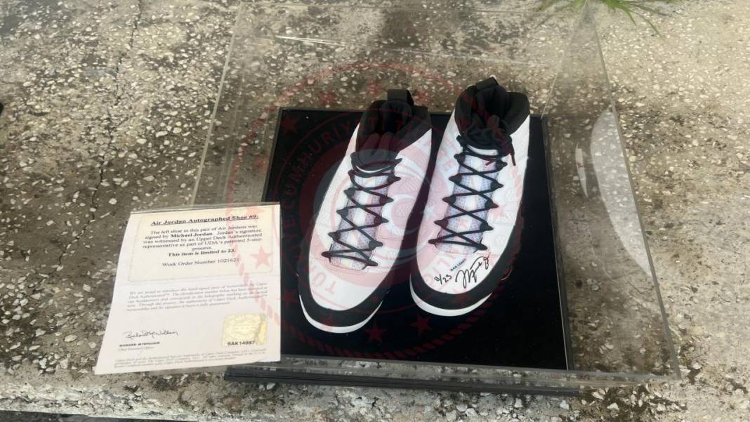 Dünyanın Efsanevi Basketbolcusunun İmzaladığı 3 Ayakkabı Türkiye'de Satışta, Fiyatı Servet Gibi! Gördüğünüz de Şaşıracaksınız 5
