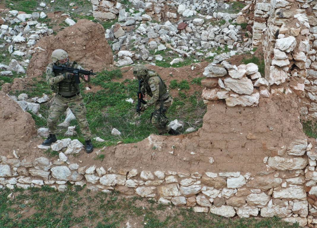 400 yıllık terk edilmiş tarihi köyde nefes kesen 'airsoft' 6