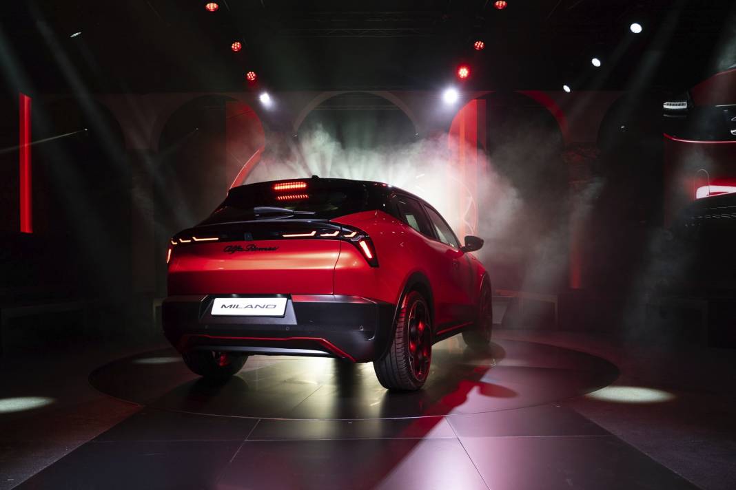 Türkiye'de Satışa Çıkmasına Sayılı Günler Kaldı! Alfa Romeo, Yeni Modeli MILANO’yu Tanıttı 1