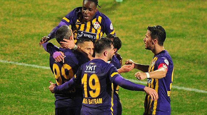 Eyüpspor'un İlk Transferi Süper Lig'in Milli Golcüsü Oldu 2