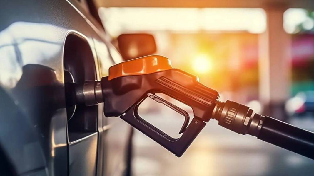 Petrol Fiyatları Düştü: Benzin ve Motorine İndirim Geliyor! 1