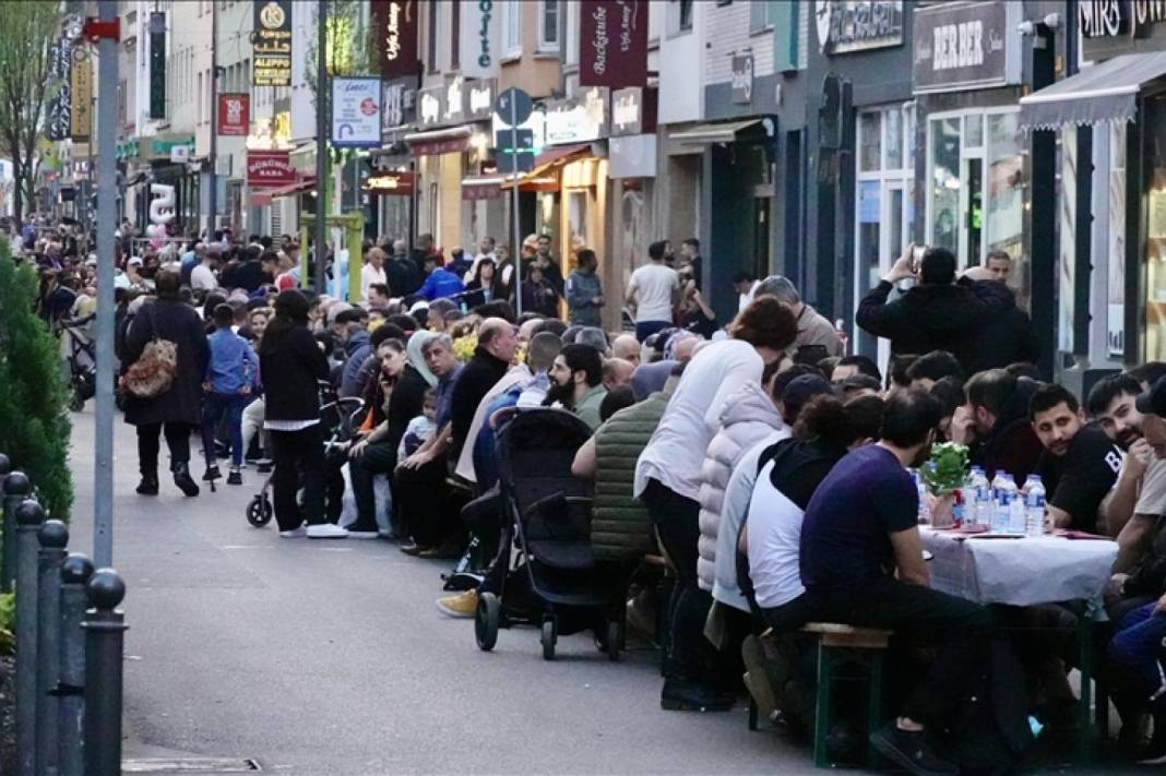 Bakanlık Tarafından Açıklanan Verilere Göre, Yurt Dışında Yaşayan Türk Vatandaşı Sayısı Ne Kadar? 14