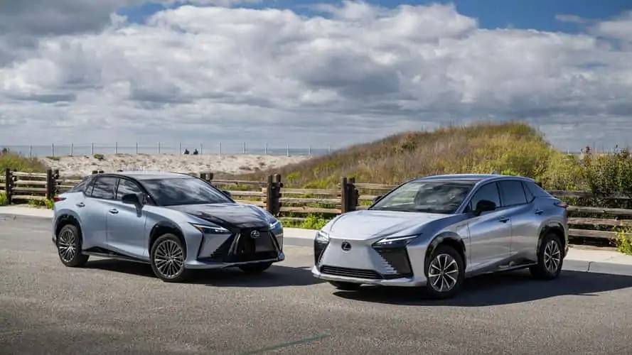 Lexus'tan Resmi Açıklama Geldi: RZ 450e Türkiye'de 3 Milyon 950 Bin Liraya Satılacak. İşte O Otomobilin Muhteşem Fotoğrafları 9