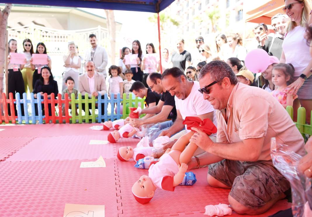 Konyaaltı Belediyesi'nin "Bebek Günleri"nde Bebekler ve Babalar Arasında Kıyasıya Yarış 3