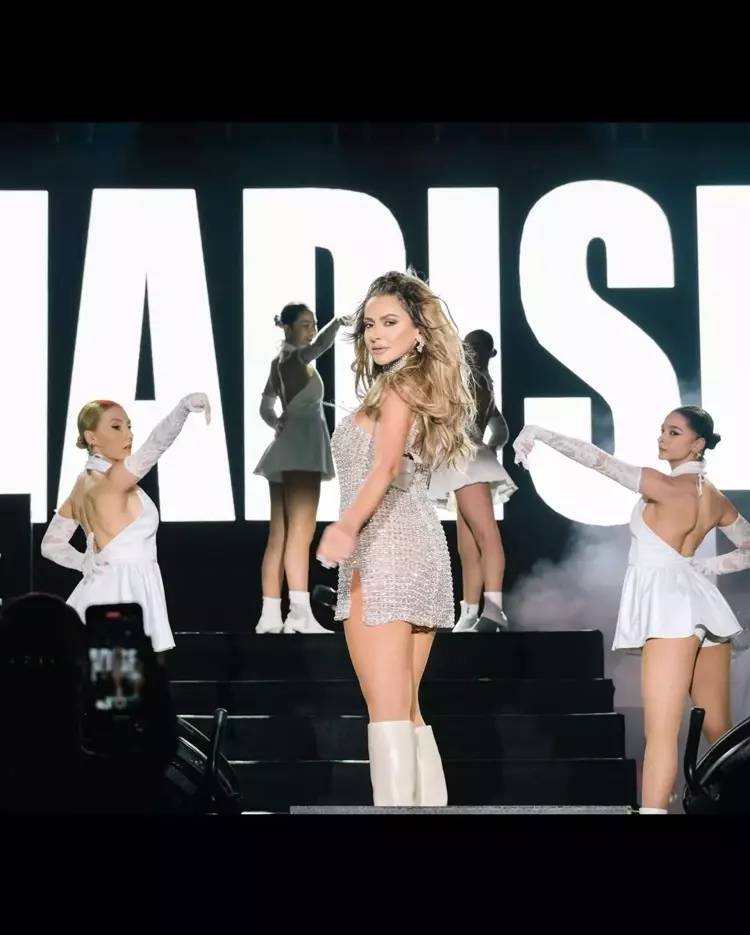 Hadise'nin Cesur Dansı Ağızları Açık Bıraktı! "Olaysın alev ateş" 1