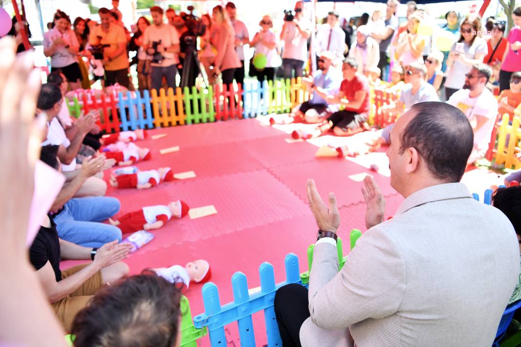 Konyaaltı Belediyesi'nin "Bebek Günleri"nde Bebekler ve Babalar Arasında Kıyasıya Yarış 5