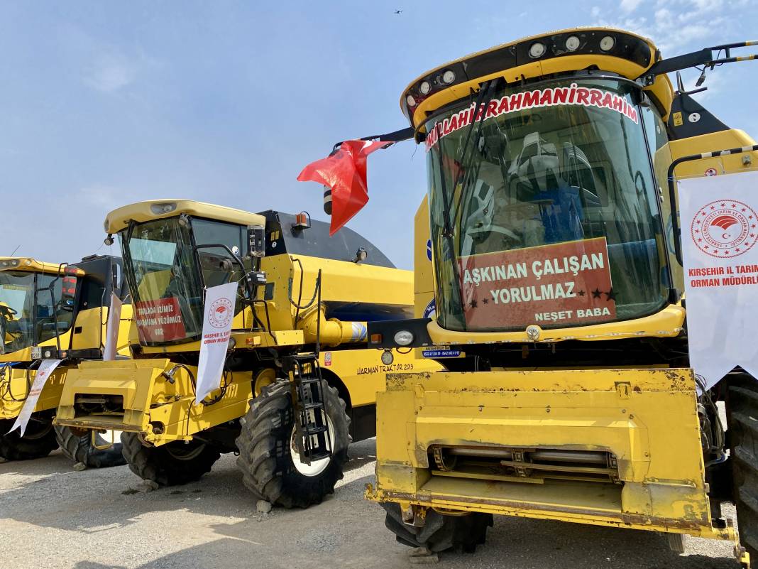 Bunu Da Başkasına Kaptırmadık! Biçerdöver Makinalarına Özel Eğlence: Davul-Zurna, Pankart, Konvoy… 9