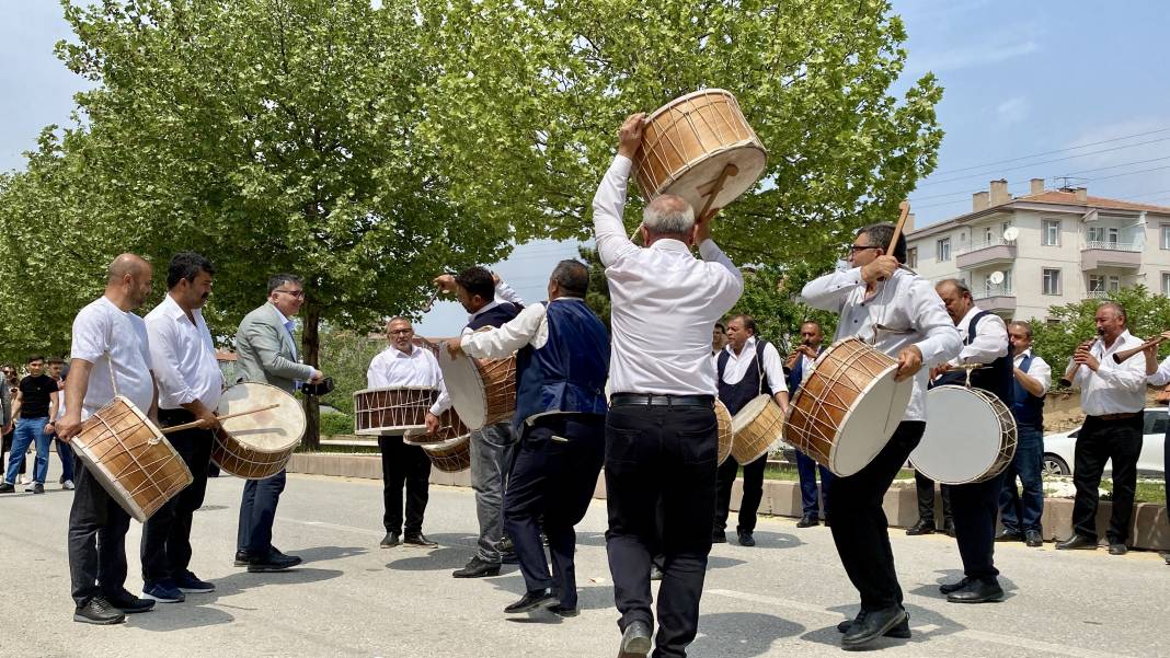 Bunu Da Başkasına Kaptırmadık! Biçerdöver Makinalarına Özel Eğlence: Davul-Zurna, Pankart, Konvoy… 5