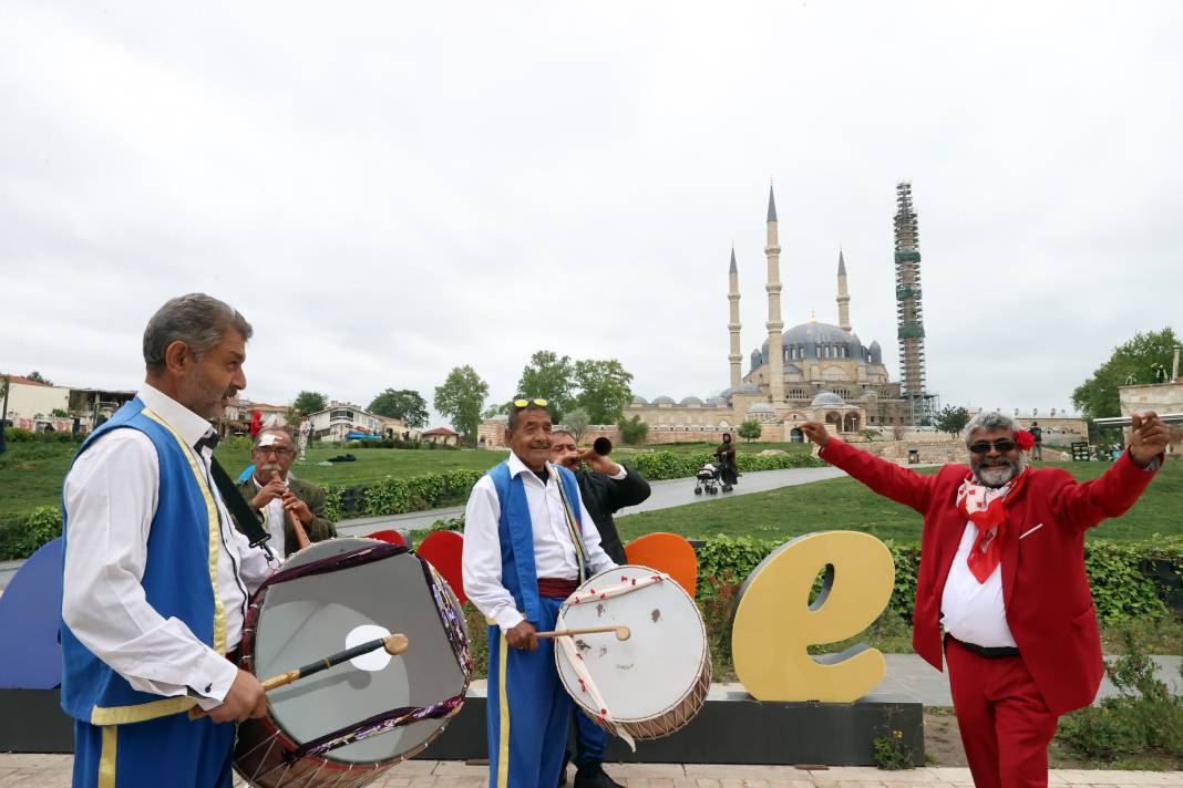 Hıdrellez Ateşi Yandı! Hemen Bir Gül Ağacı Bulun 16