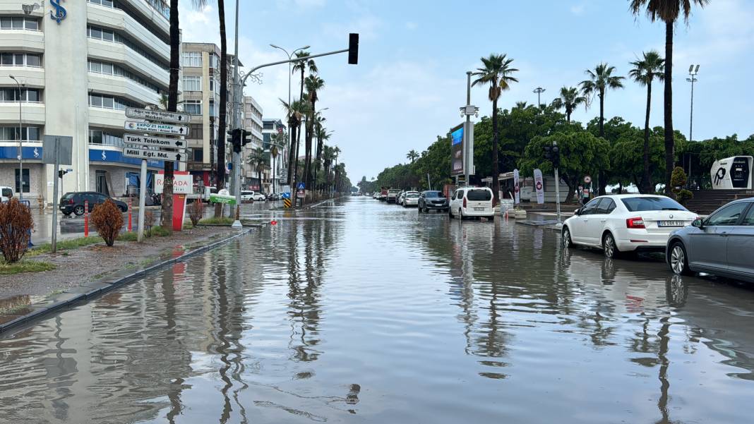 Sağanak Yağış Hatay'ı Etkisi Altına Aldı 5