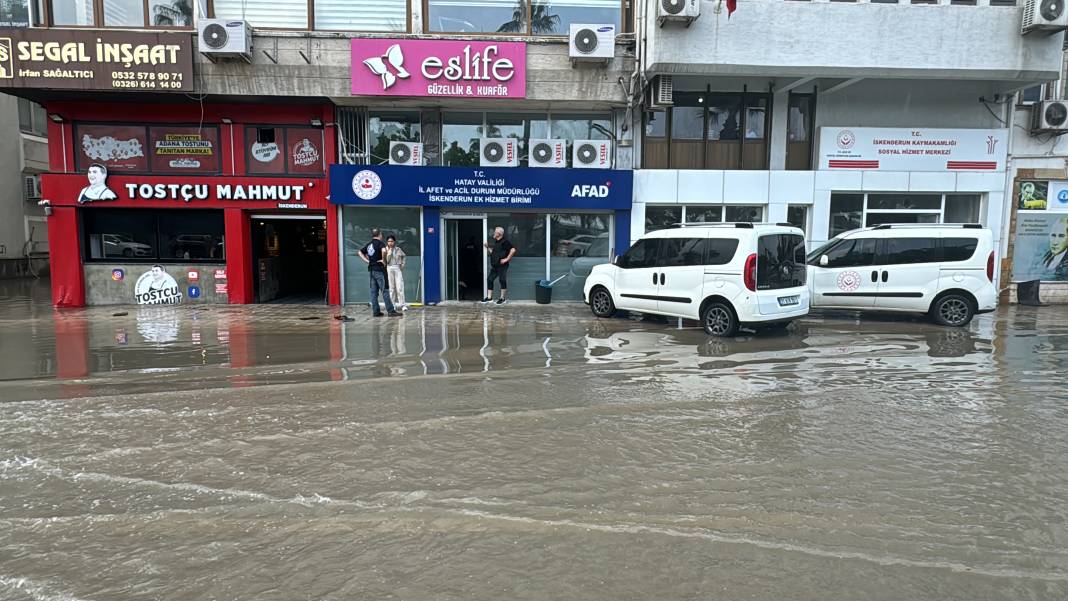 Sağanak Yağış Hatay'ı Etkisi Altına Aldı 1