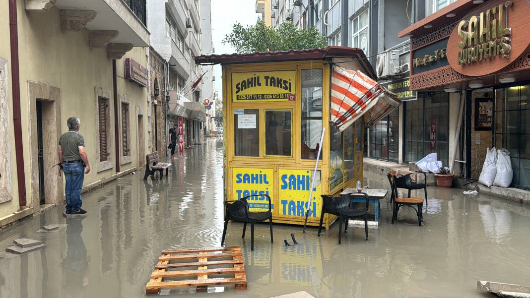 Sağanak Yağış Hatay'ı Etkisi Altına Aldı 3